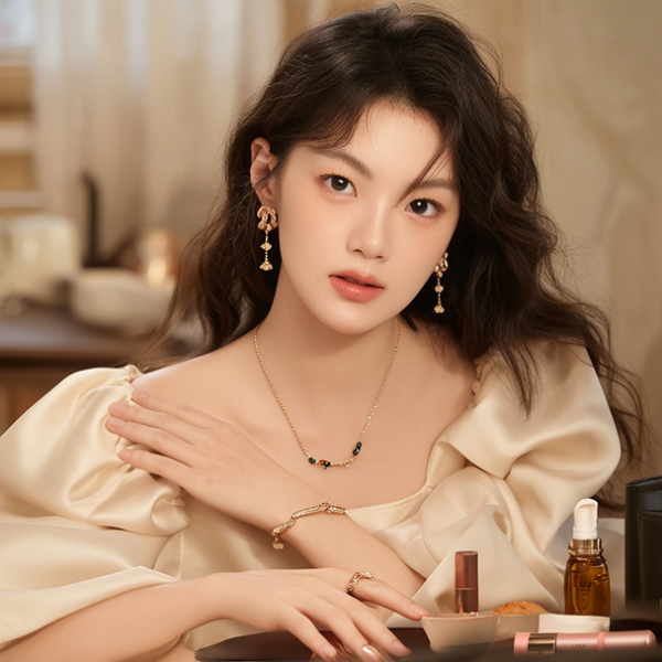 生活瞬间，美女，韩系美女，丝绸，美妆广告，家庭餐桌，4K超清，写实风格，温馨，柔和室内光，细腻皮肤，项链，耳环，手链。
